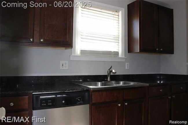 Building Photo - 1546 W Marshall St