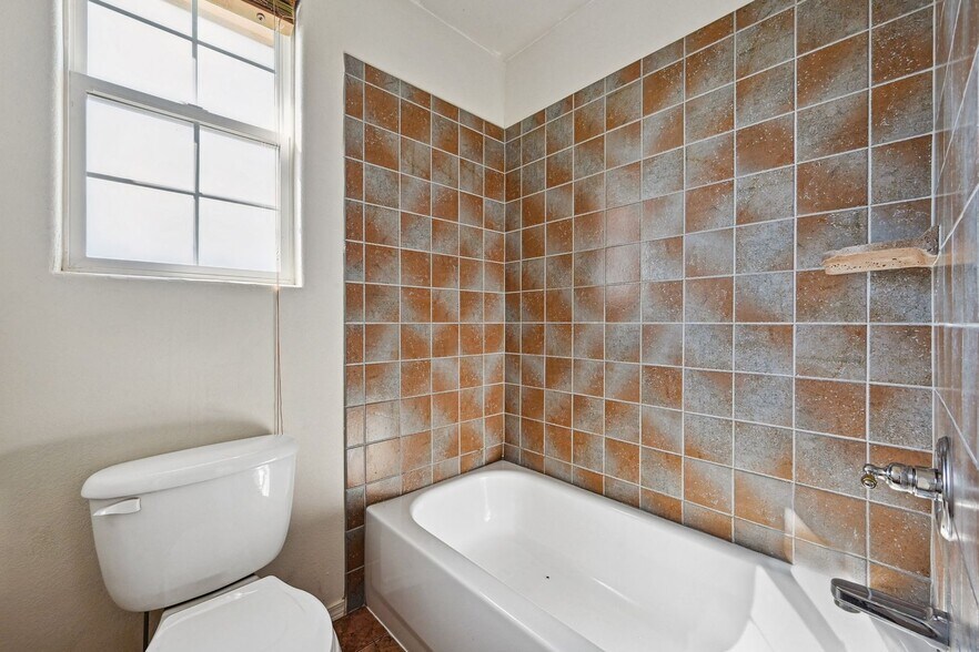 Building Photo - 7005 Wood Lily Dr
