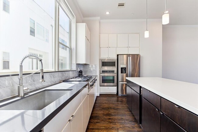 Building Photo - 1505 Missouri St