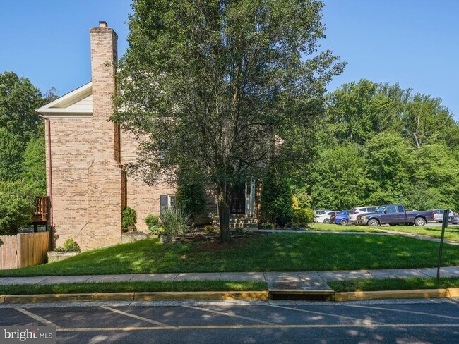 Building Photo - 7740 Bristol Square Ct