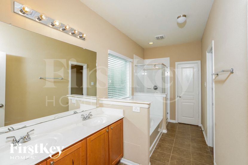 Building Photo - 3 Garden Ridge Ct