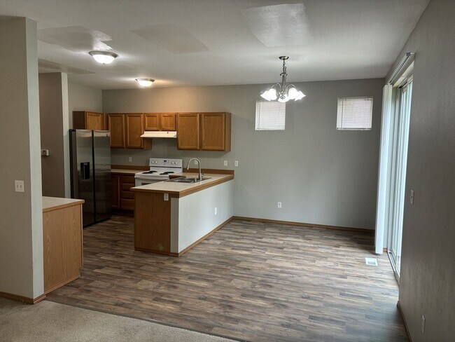Building Photo - Stunning 3-Bedroom Home in Puyallup's Silver Pointe For Rent!