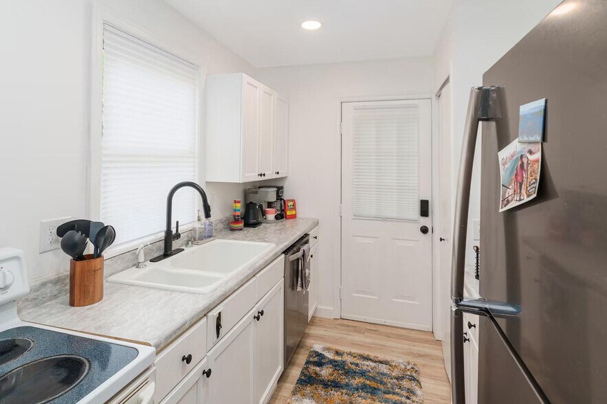 Building Photo - 10904 NY-73 Scenic