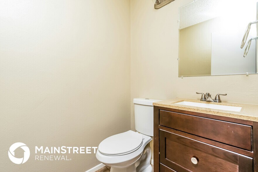 Building Photo - 2437 Channing Dr