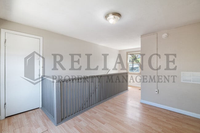 Building Photo - 1146 S Pattie St