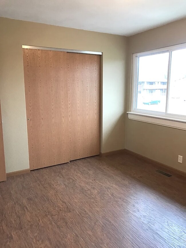 Building Photo - 18 Sarpy Rd