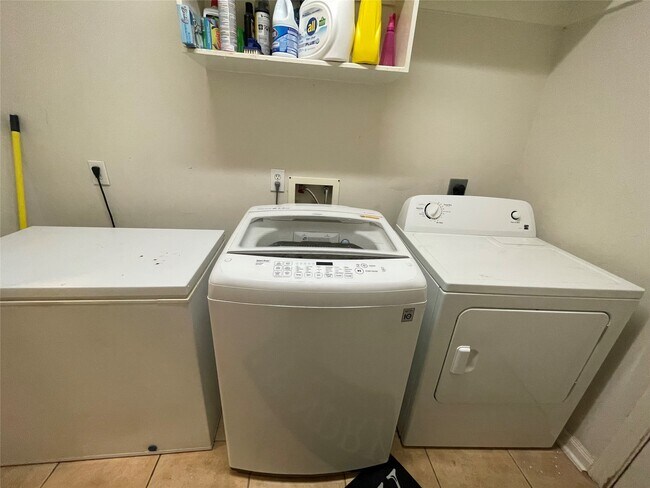 Building Photo - 26864 Calgary Pointe Dr