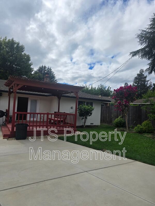 Building Photo - 1033 Woodshire Way