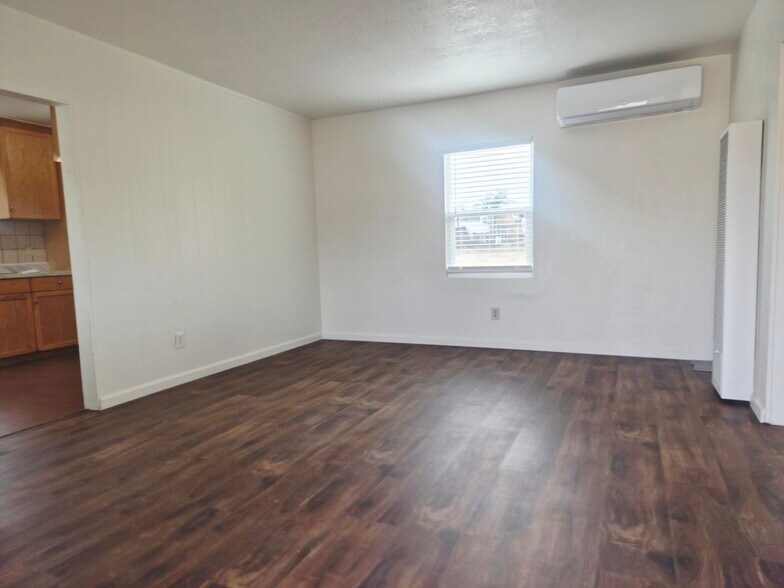 Building Photo - 9943 Catawba Ave