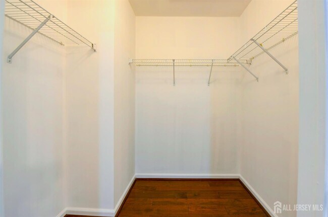 Building Photo - 609 Blossom Cir