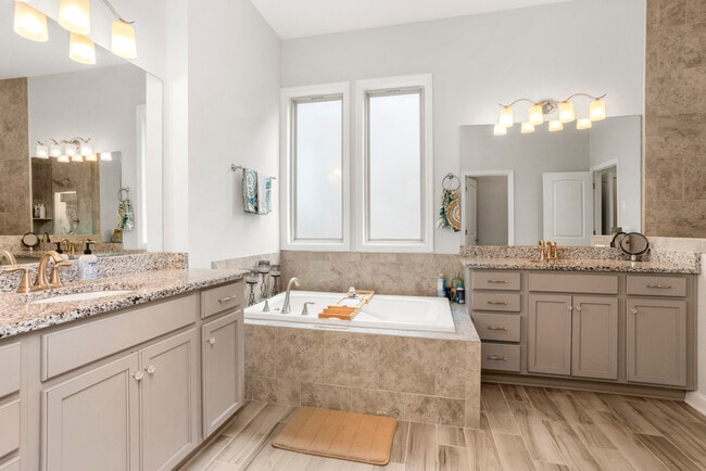 Building Photo - 2024 Albatross Way