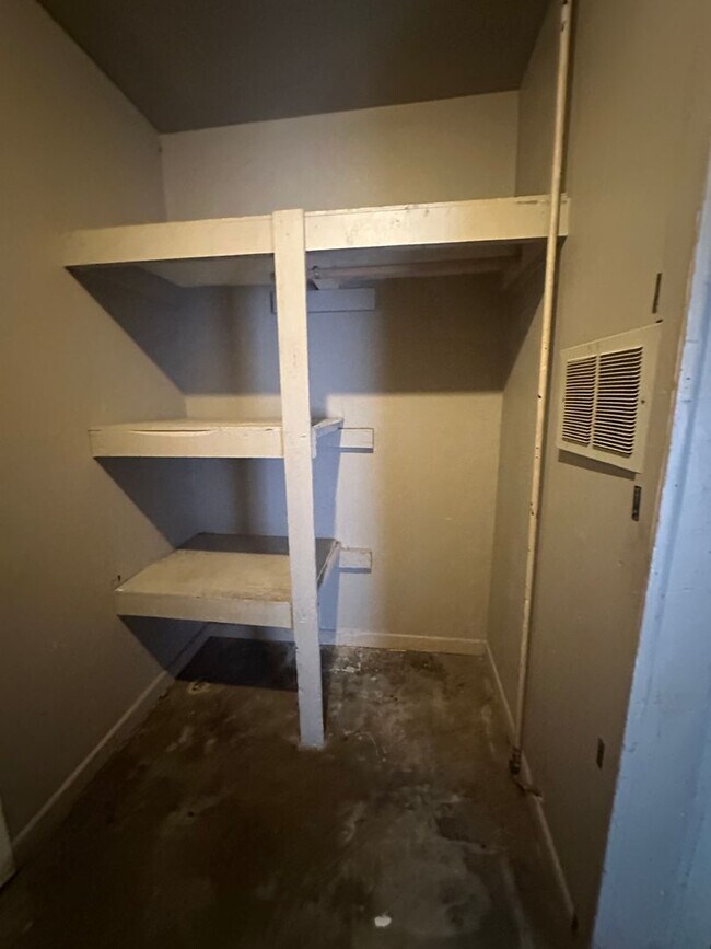 Building Photo - Updated 3 Bedroom Home