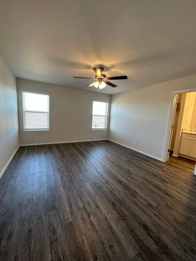 Building Photo - *Pre-leasing* Three Bedroom | Two Bathroom...