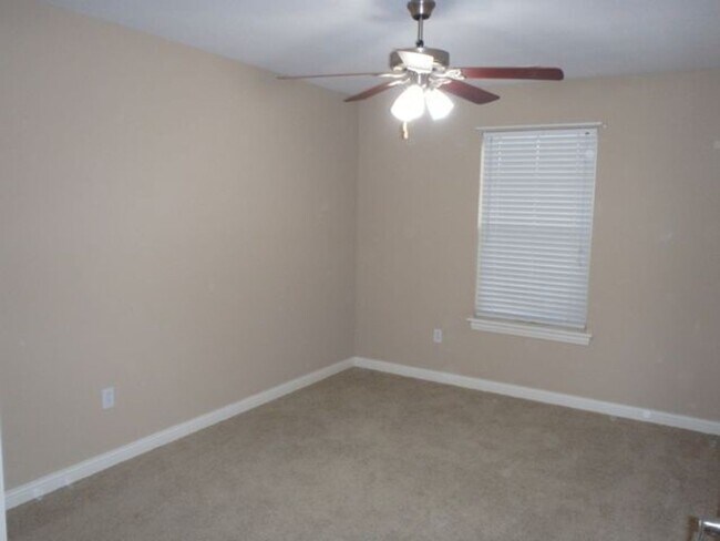 Building Photo - 2501 McClure Dr