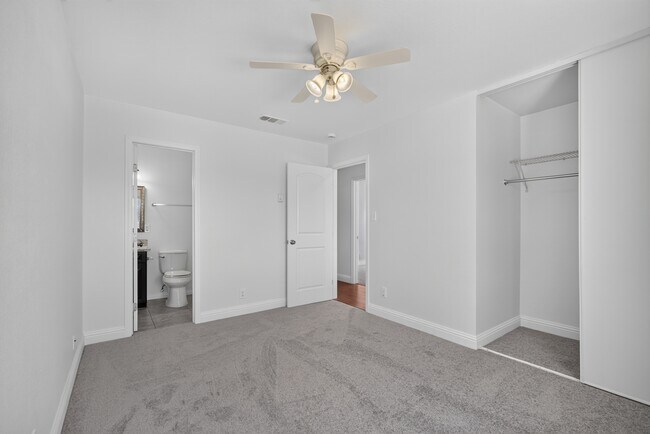 Building Photo - 2045 Larsen Ct