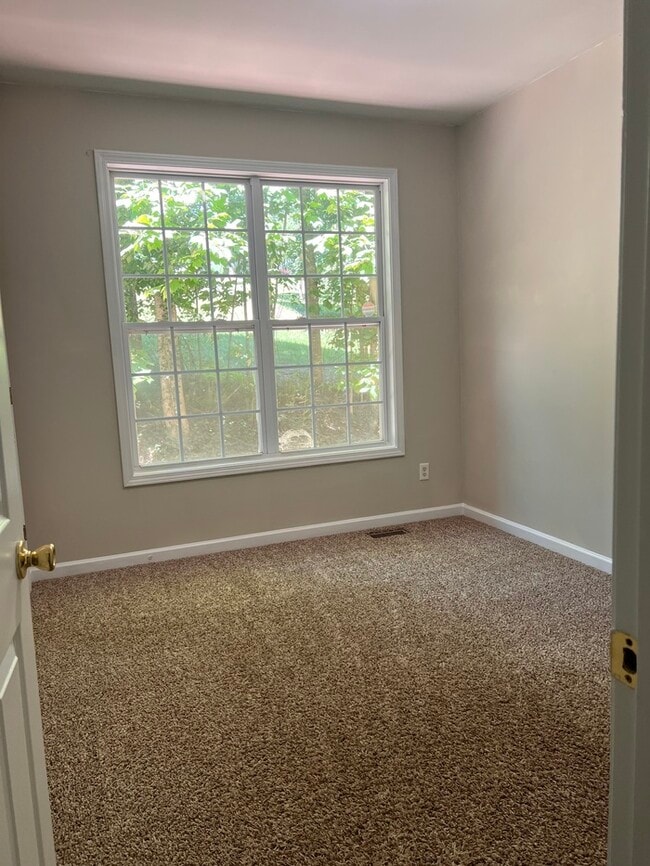 Building Photo - 2 BR with Basement Available NOW!