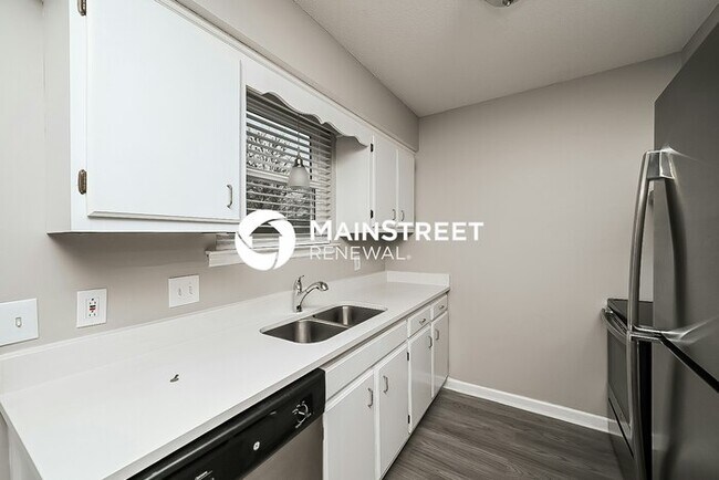 Building Photo - 3 Bedroom Pet-Friendly Home in Nashville, TN with Main Street Renewal