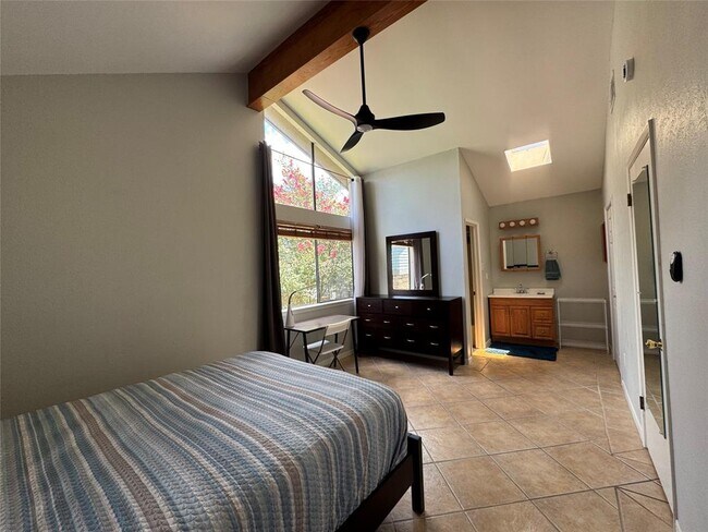 Building Photo - 7122 Wood Hollow Dr