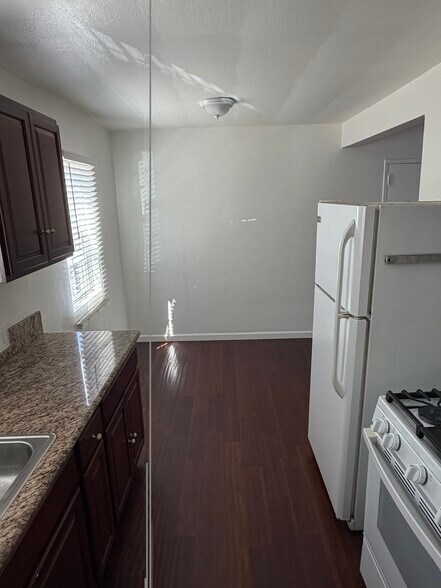 Building Photo - 2616 crestmoore pl