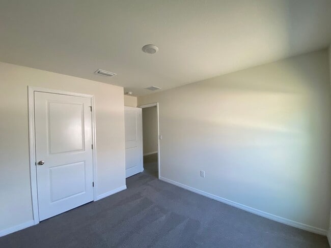 Building Photo - Desirable Lake Diamond Subdivision 4/2/2 **Won't Last*