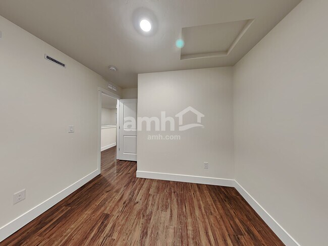 Building Photo - 1053 Woodsome Ave