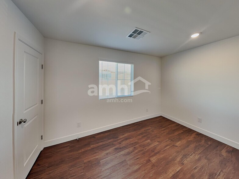 Building Photo - 284 Yasmin Daylily Pl