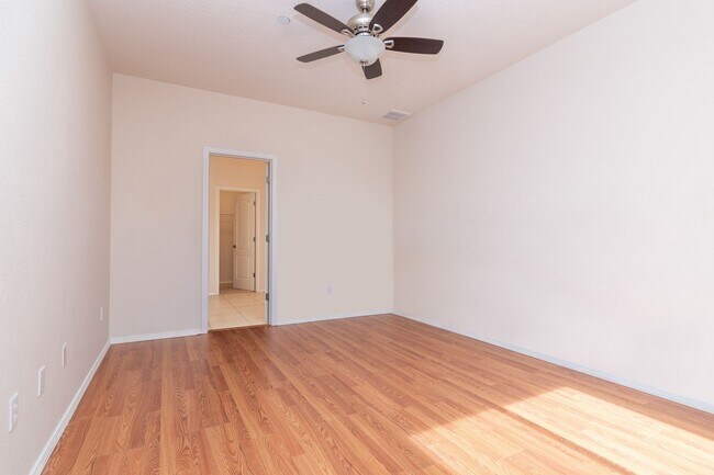 Building Photo - End Unit Townhouse Available Now!