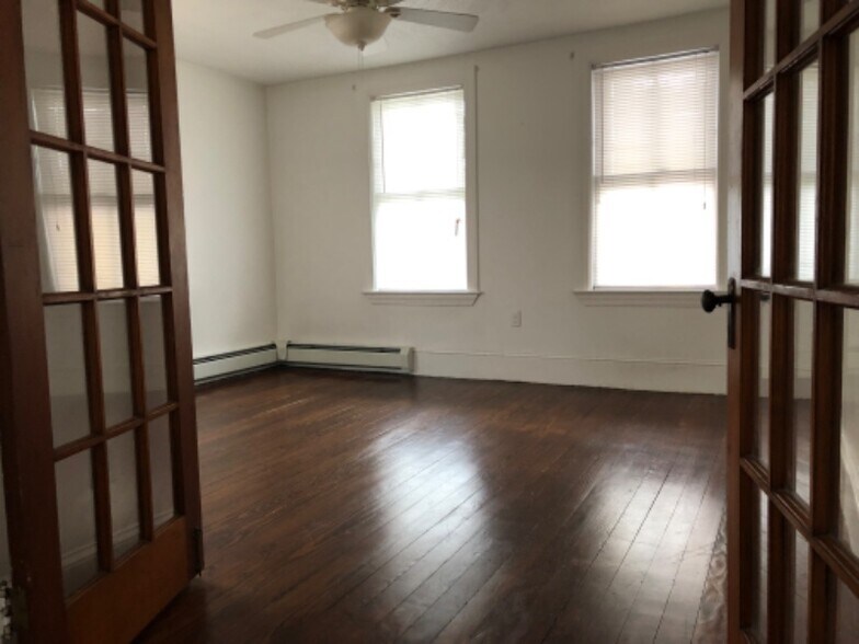 Building Photo - 322 Central St