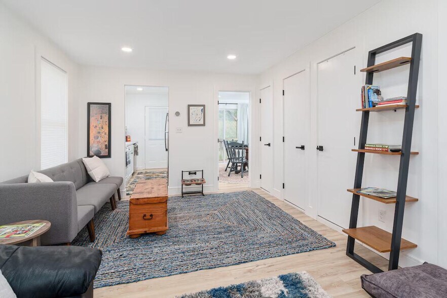 Building Photo - 10904 NY-73 Scenic