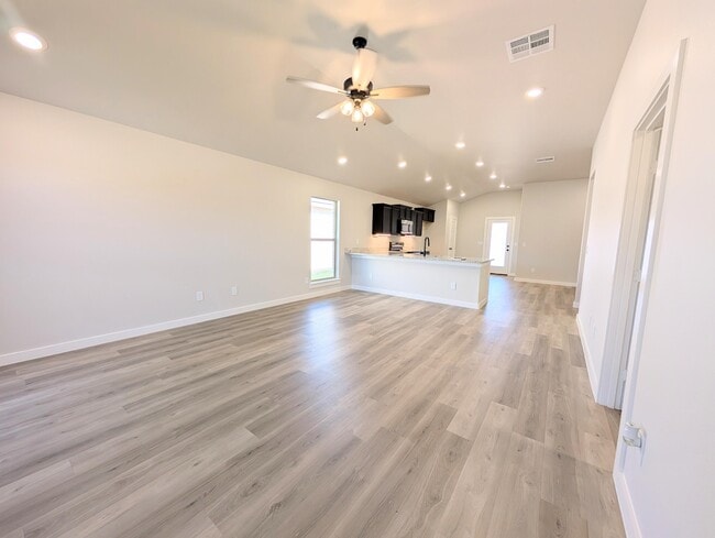 Building Photo - 3220 Cottonwood Ave