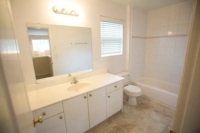 Building Photo - 3 Bedroom 2.5 bath Cordata/Meridian Area