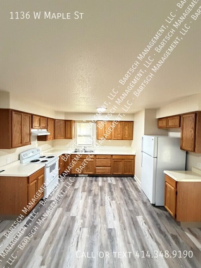 Building Photo - 1136 W Maple St