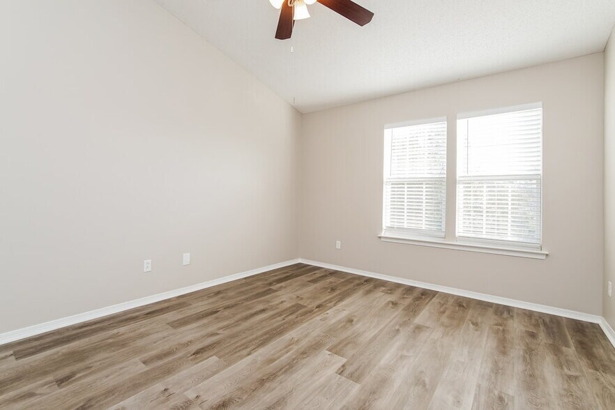 Building Photo - 1024 Penncross Dr