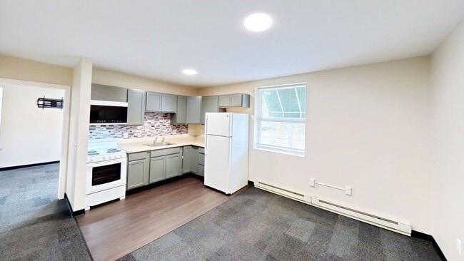 Building Photo - 3554 E Washington Ave