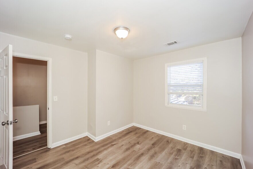 Building Photo - 5380 Forest Downs Cir