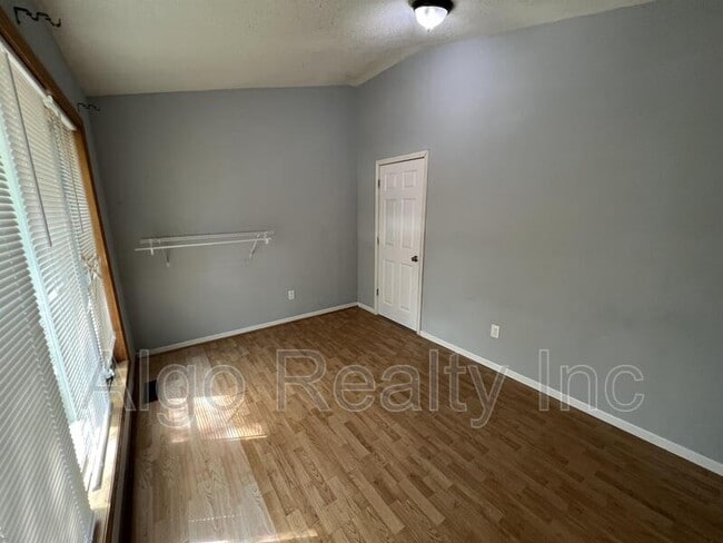 Building Photo - 2931 N Aldrich Ave