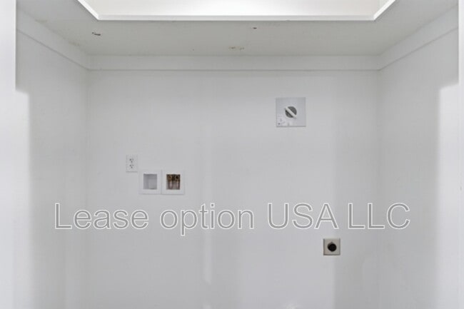 Building Photo - 34 Pine St