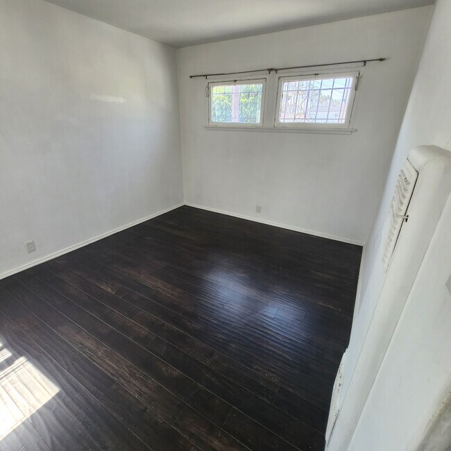 Bedroom - 5735 S Rimpau Blvd