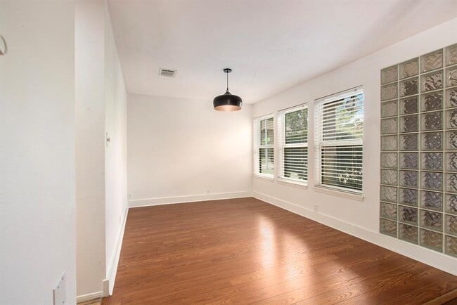 Building Photo - 5026 Spring Forest Dr