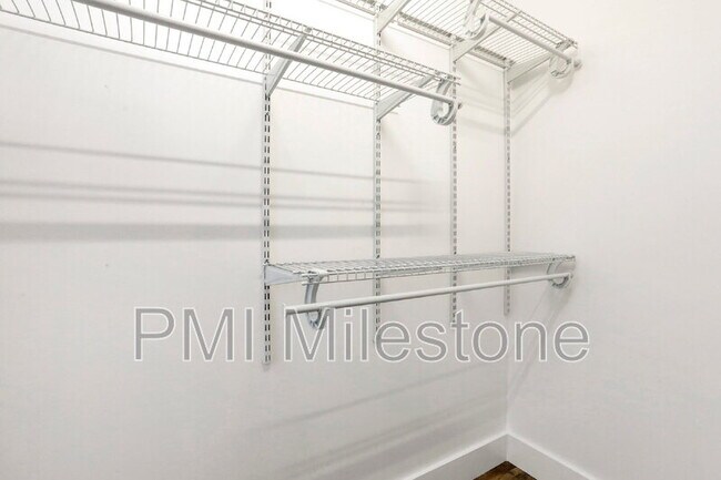 Building Photo - 207 N Mulberry St