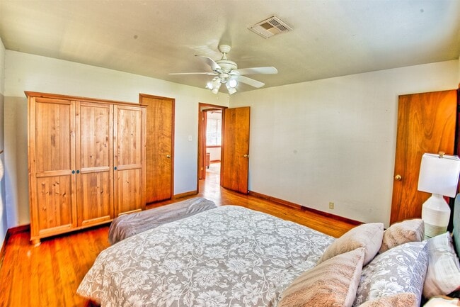 Building Photo - 918 Lehman St