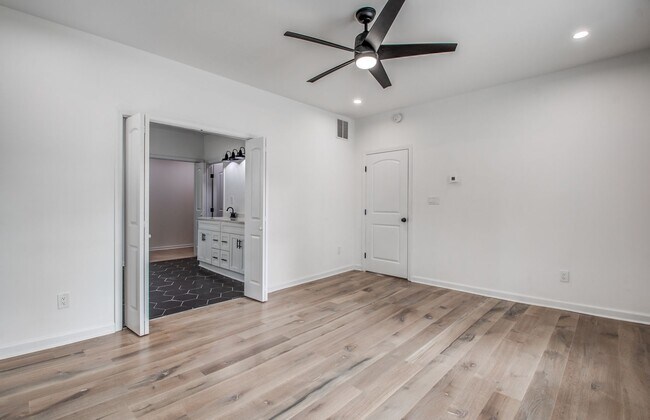 Building Photo - Elegant Midtown Memphis Single-Family Home...