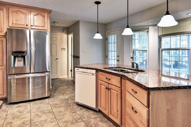Building Photo - Updated Poquoson Home on Large Lot