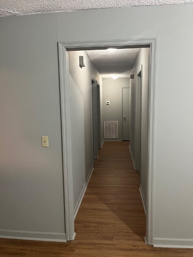 Building Photo - 665 Dutchmans Dr