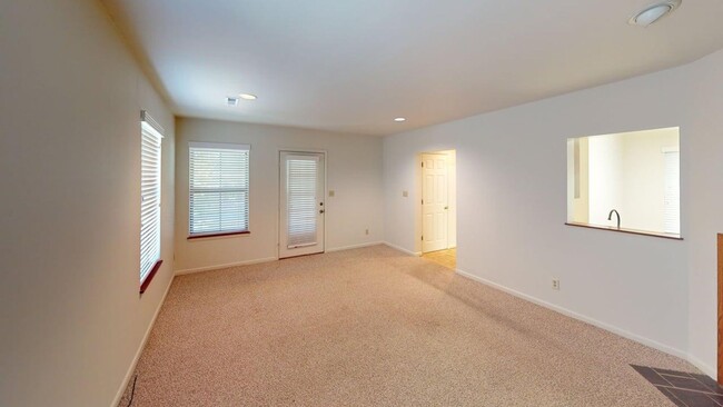 Building Photo - River Run Condo!