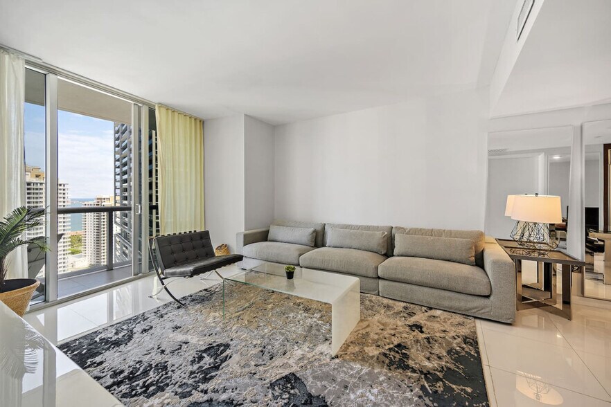 Building Photo - 481 Brickell Ave