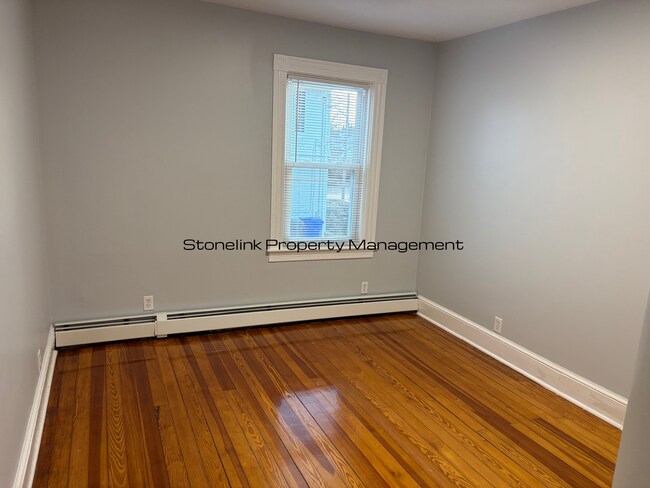 Building Photo - 27 Ferncliff Ave