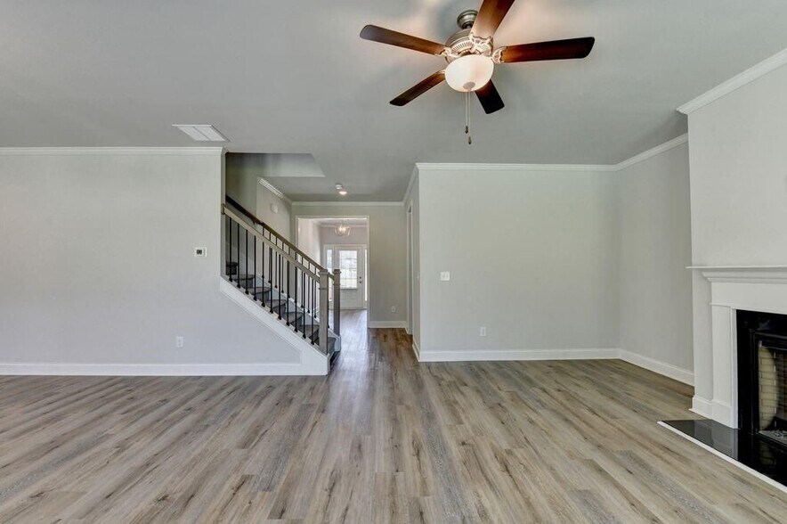 Building Photo - 7309 Yewtree Dr