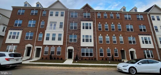Building Photo - 4940 MacDonough Pl