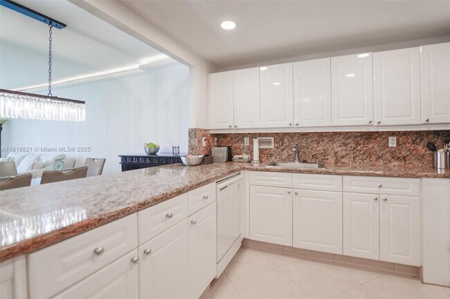 Building Photo - 2301 Collins Ave